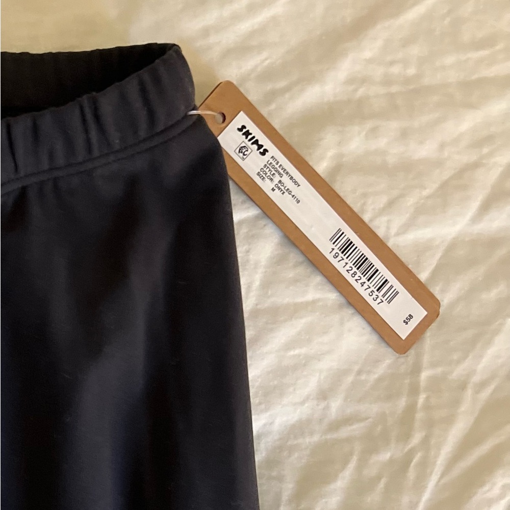 SKIMS Fits Everybody Legging in Onyx - Picture 2 of 3